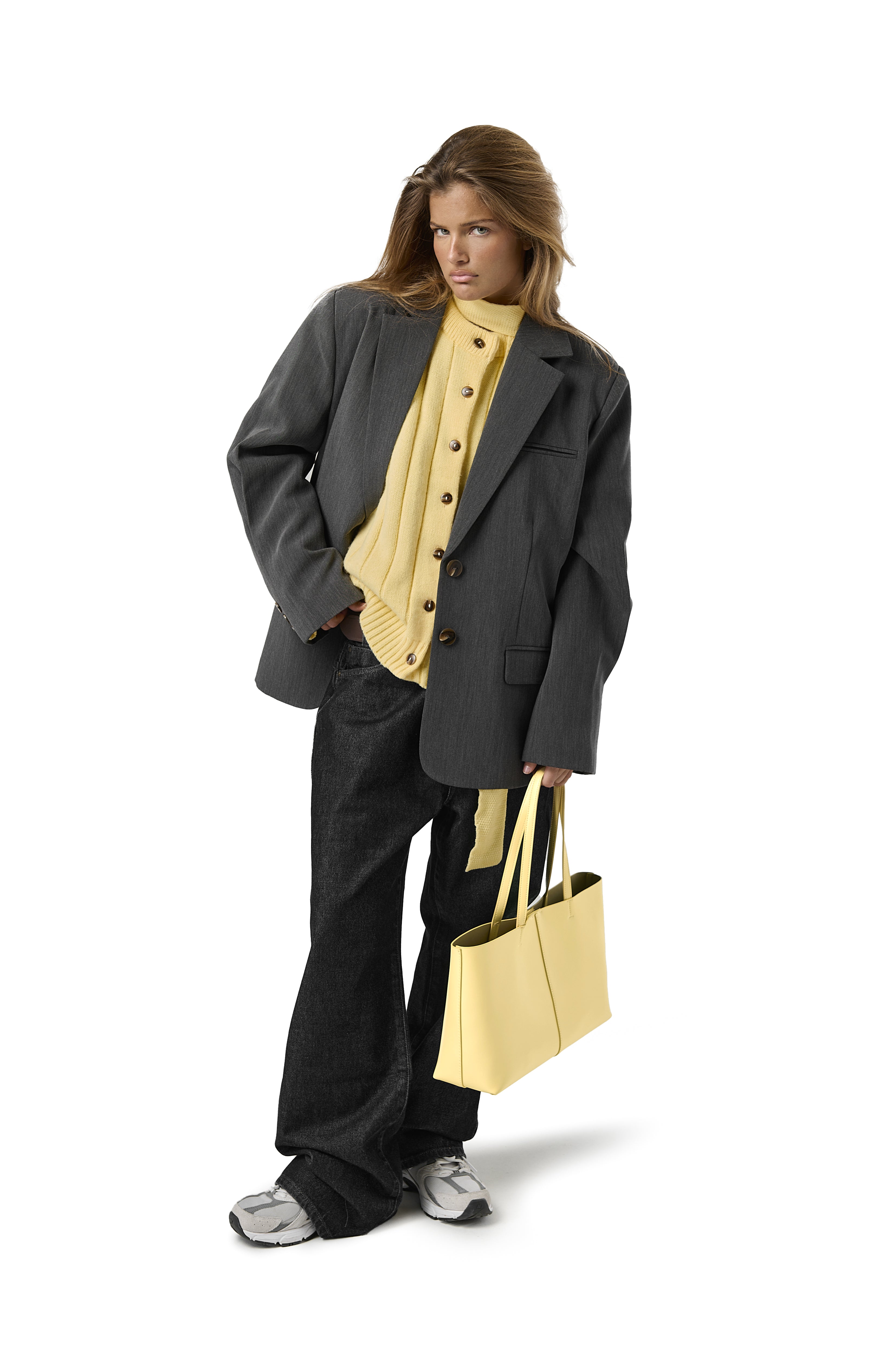 Model Elise is 5'6.5" and wears a size S.